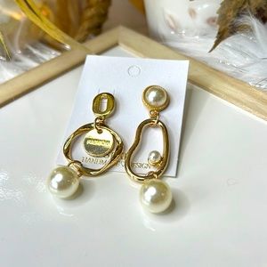 NWT Earrings Handmade Design gold with a pearl white